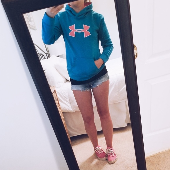 Under Armour Tops - Under Armour pullover hoodie